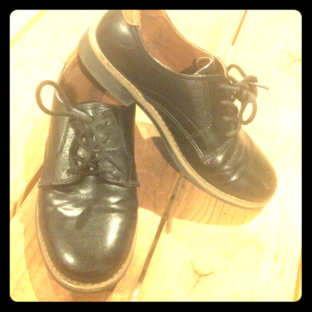 Size 4 boys Children’s place dress shoes